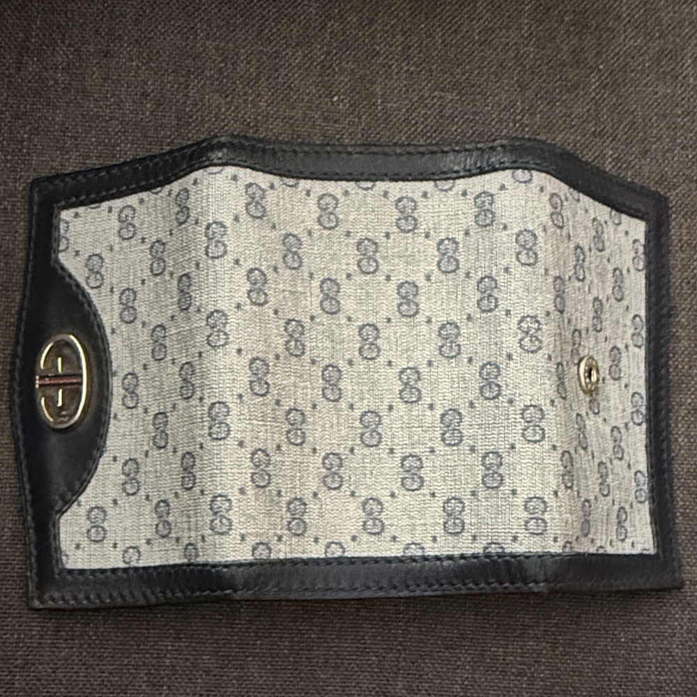 11. Gucci Midnight Blue and Gray Key Holder (6 key rings) - Picture 6 of 11